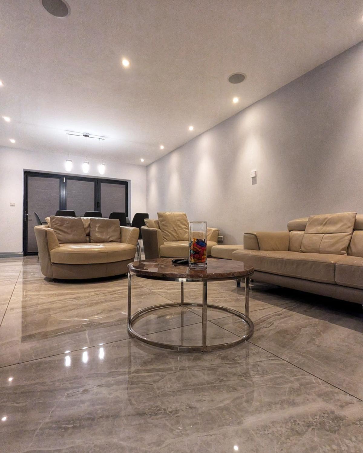 Beautiful 5 Bedroom Home Sleeps 12 People In مانشستر المظهر الخارجي الصورة