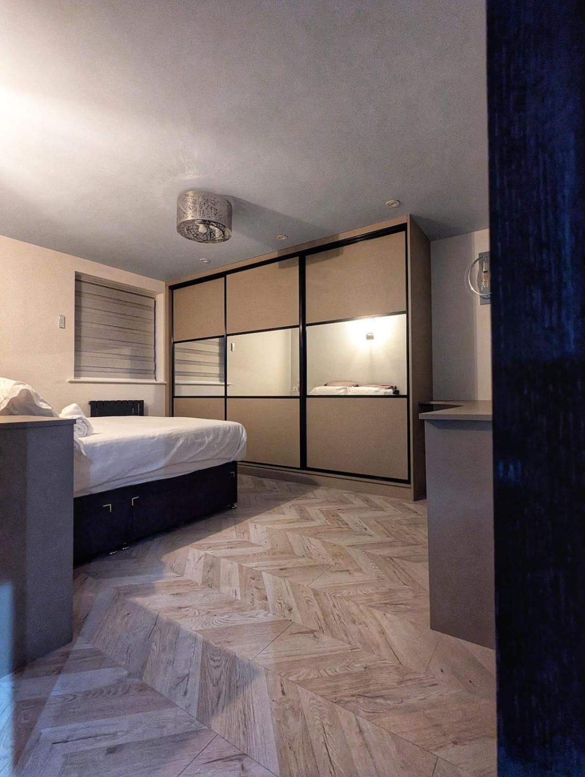 Beautiful 5 Bedroom Home Sleeps 12 People In مانشستر المظهر الخارجي الصورة